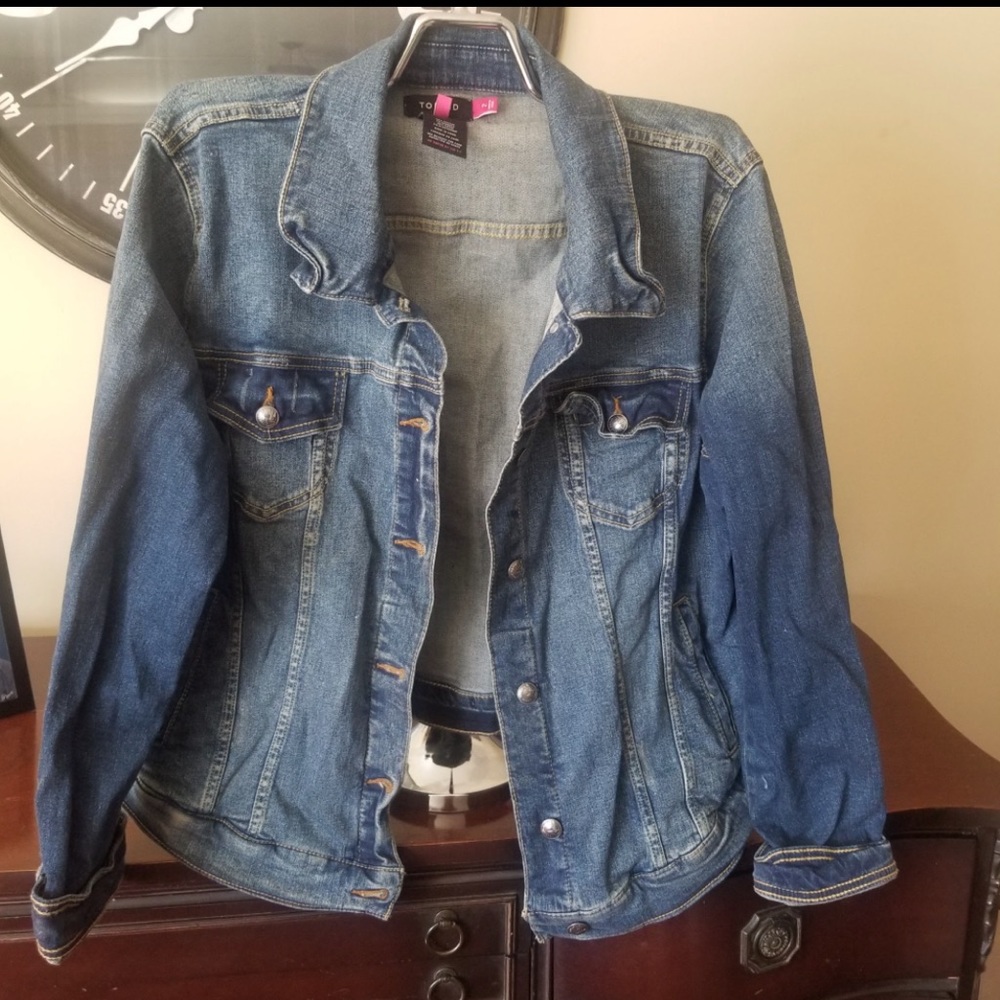 Torrid light Blue Denim Rinse Jacket 18/20 size 2